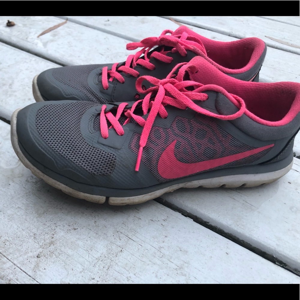 Gray with pink Nike shoes - Picture 1 of 3